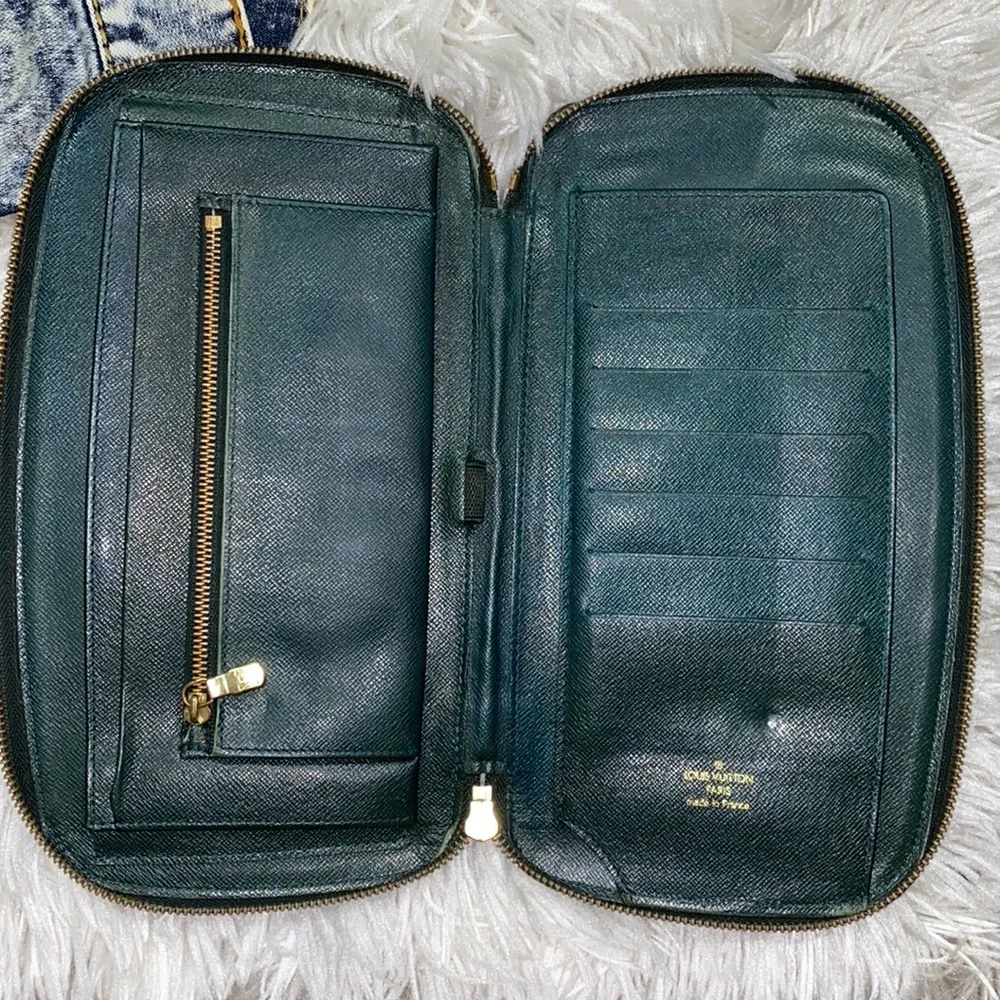 Louis Vuitton Green Wallet - Picture 7 of 7
